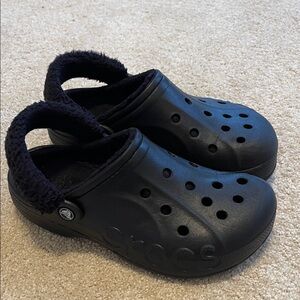 CROCS Women’s Size 6 Black Fuzzy Lined
